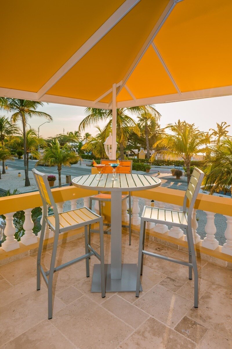 Horizons Bar