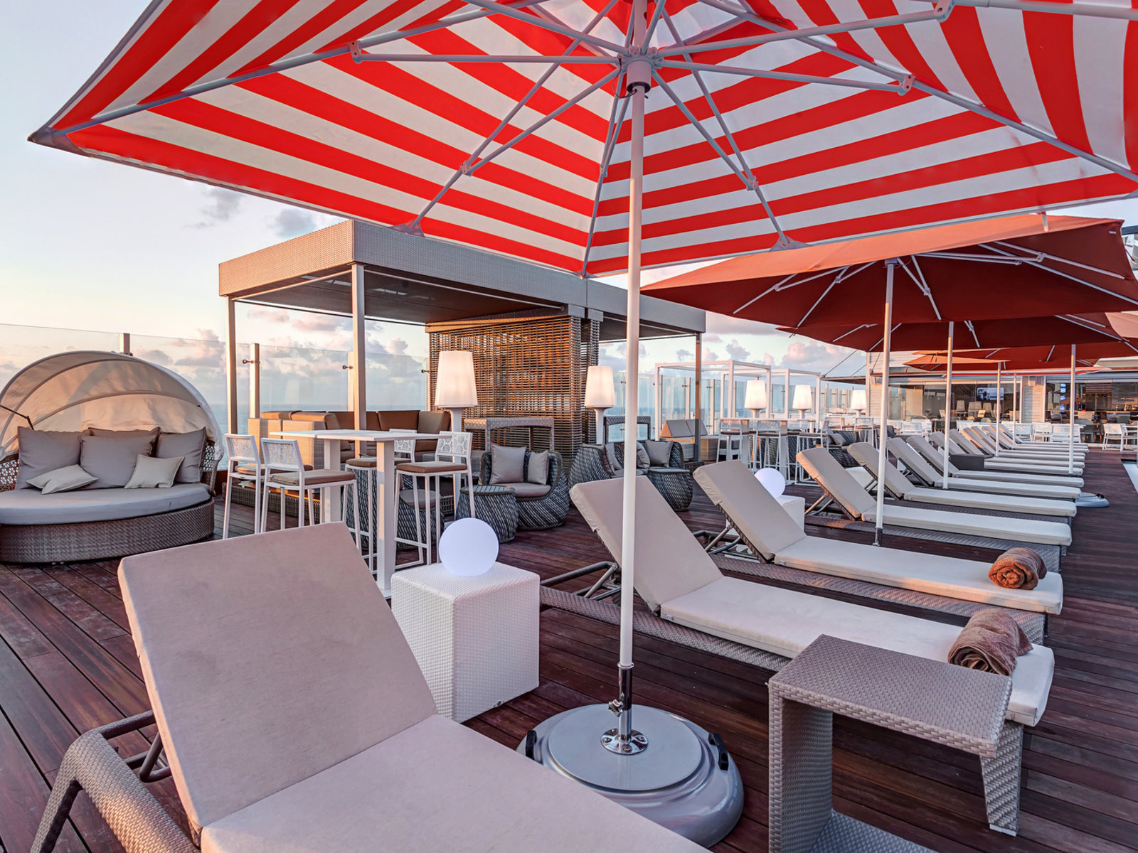 Level 18 – Rooftop Cabana $