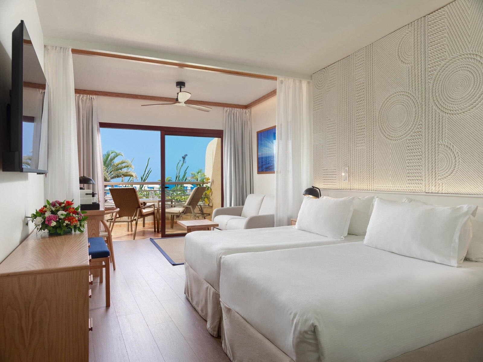 Wohnbeispiel Double Bedroom. Balcony or Terrace Superior Sea View