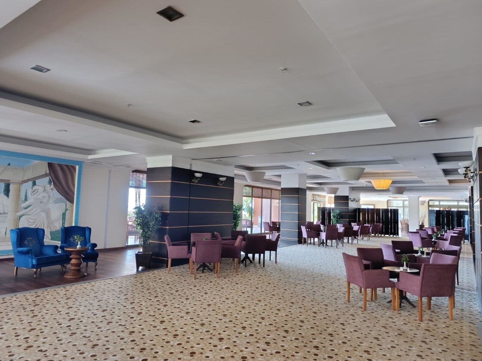 LOBBY BAR