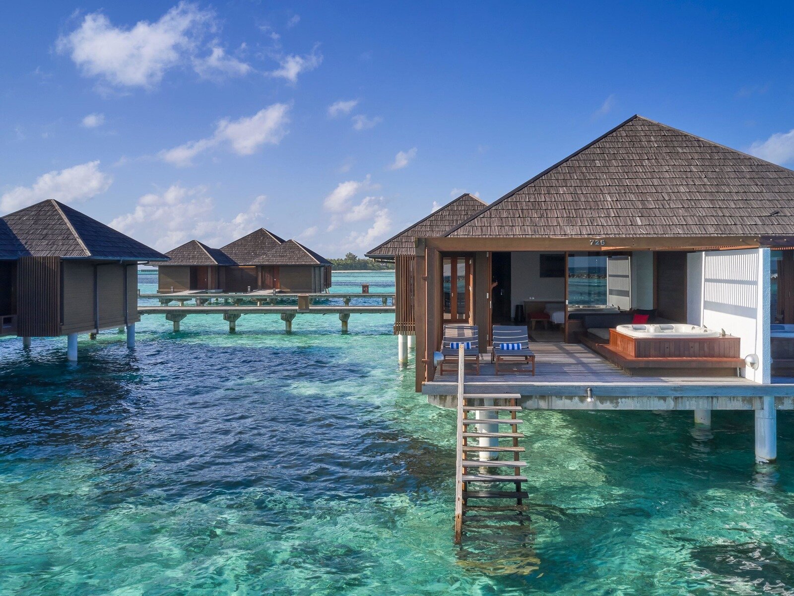 Wohnbeispiel Water Villa with Whirlpool