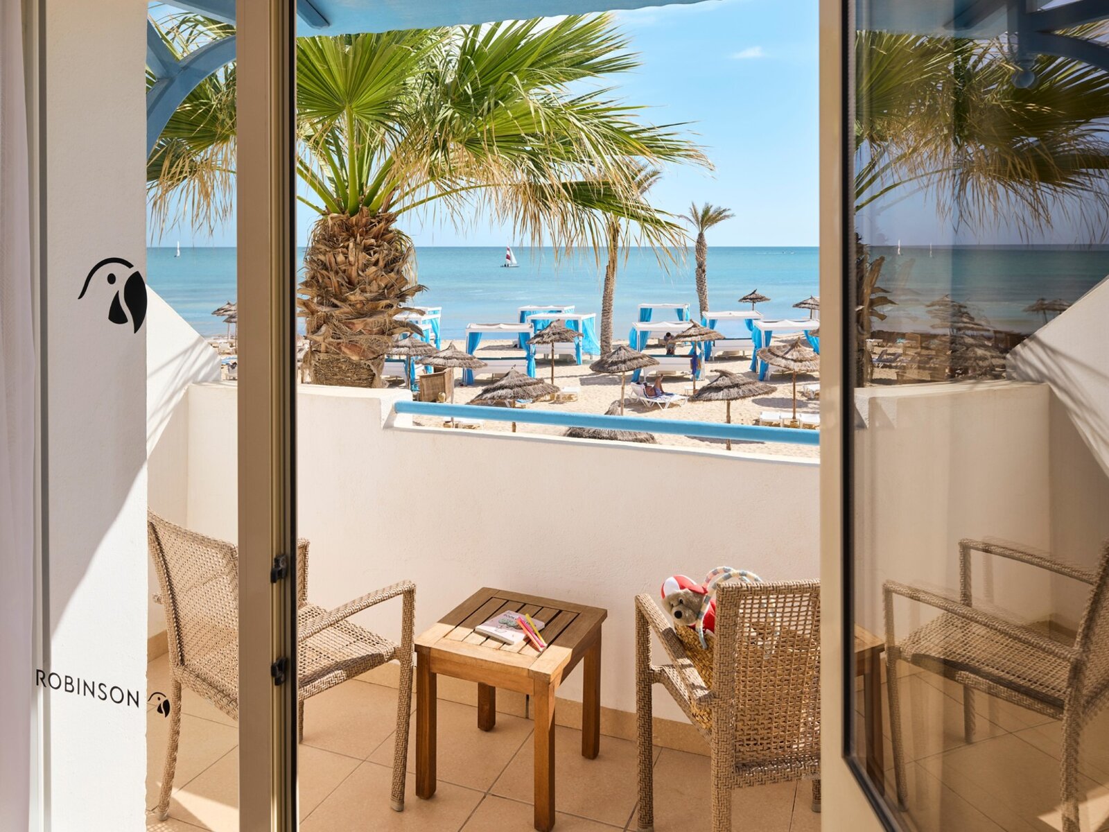 Wohnbeispiel Family Double Room Sea View Connecting Door
