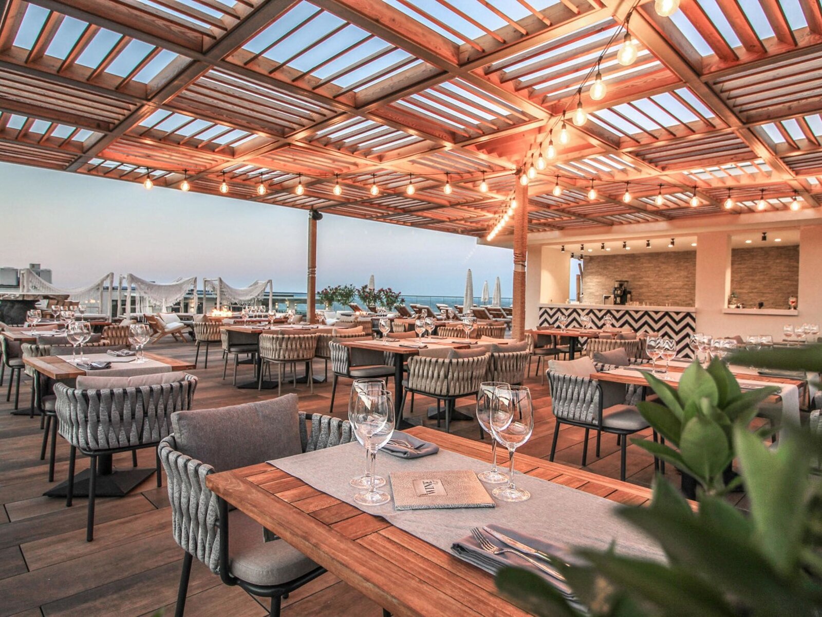 Sky Restaurant at GRIFID Vistamar, ONCE