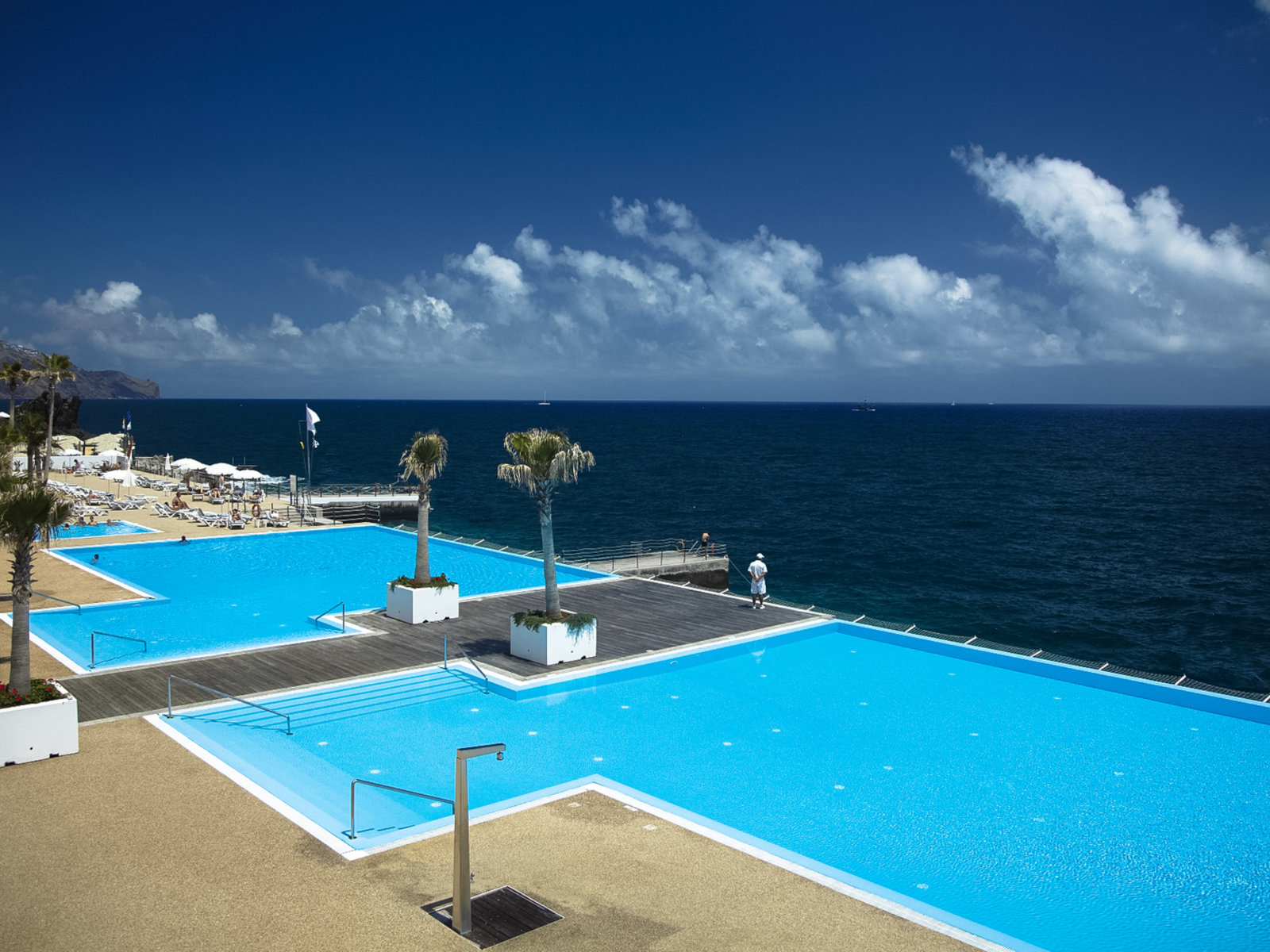 Infinity pools