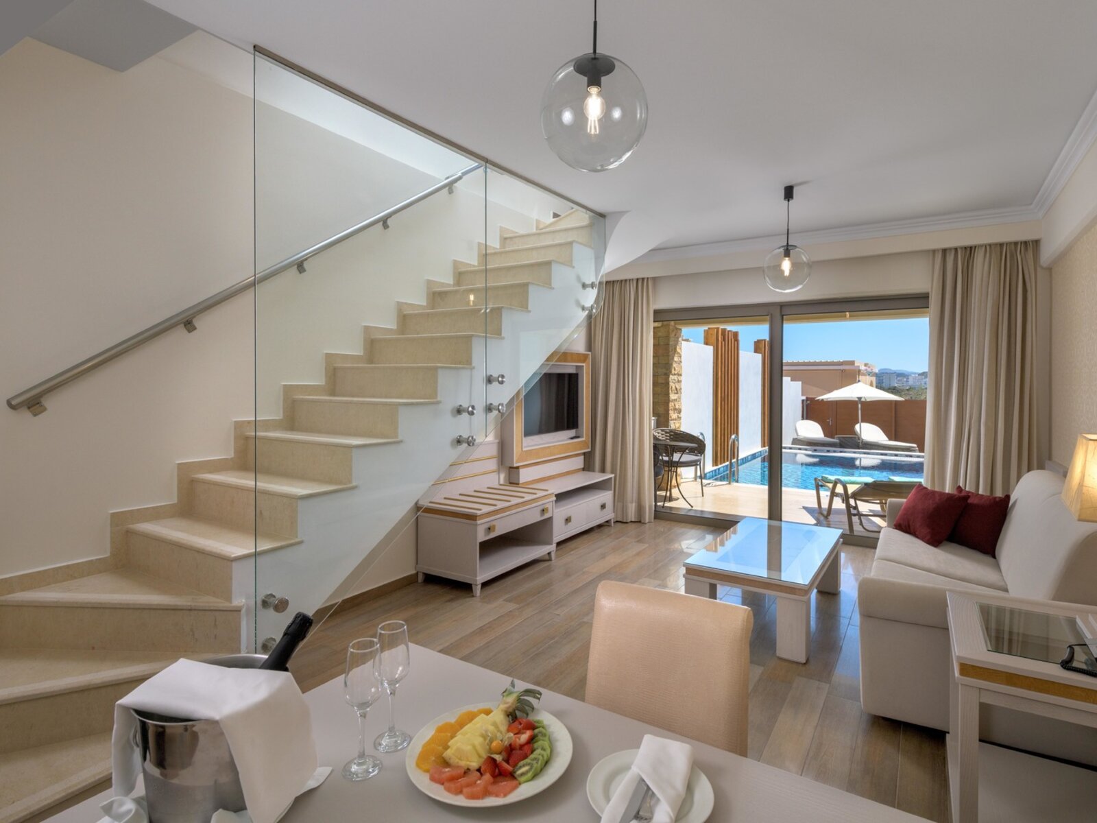 Wohnbeispiel Panoramic Suite private use pool