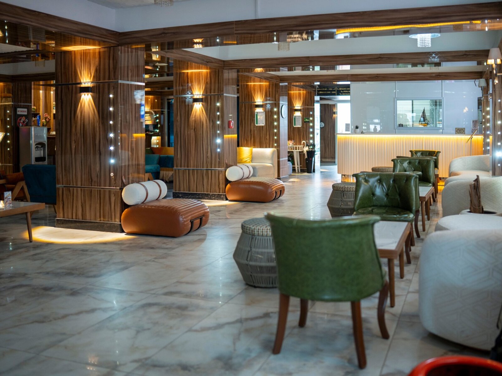 LOBBY BAR