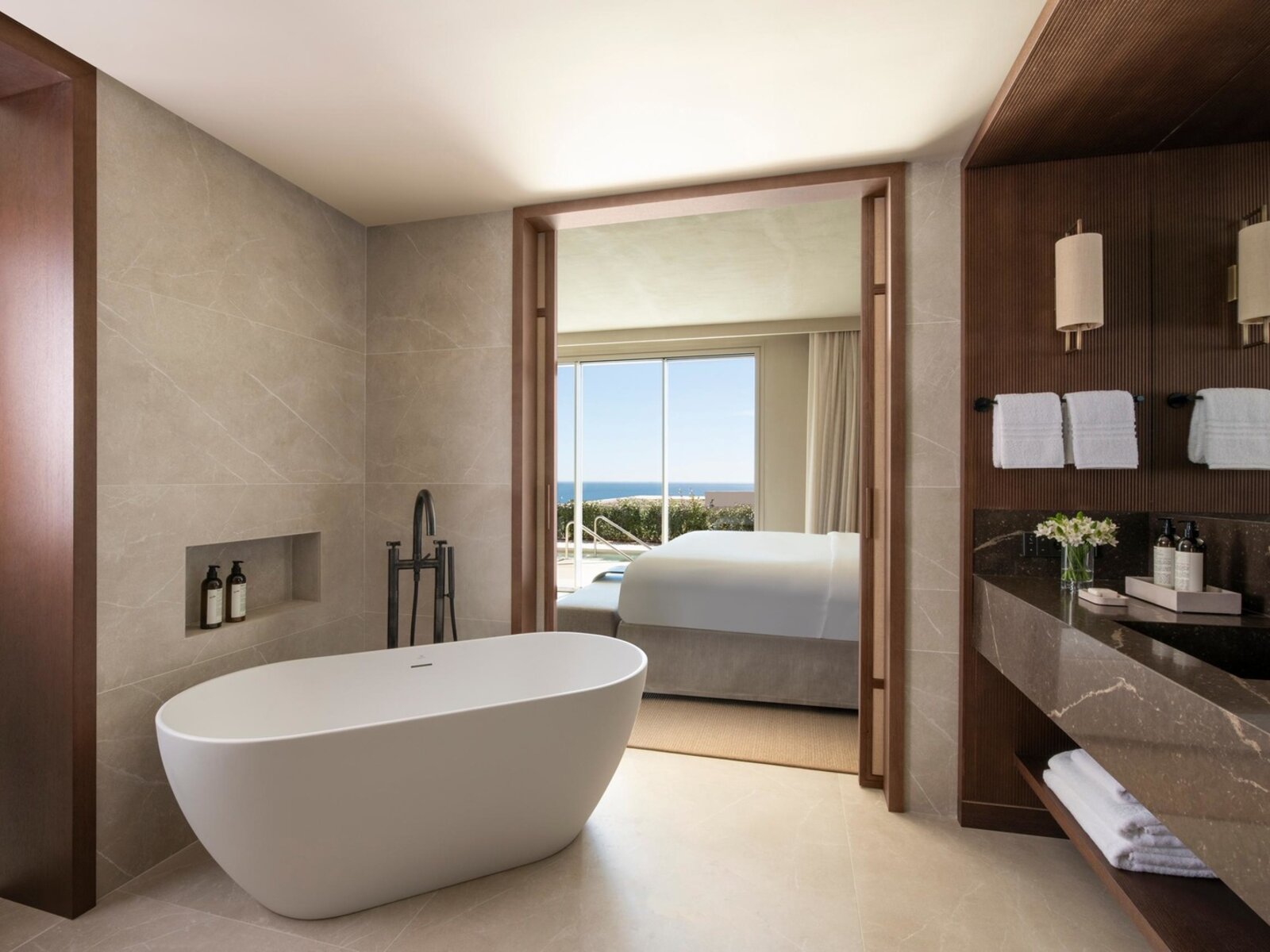 Wohnbeispiel One Bedroom Sea view Pool Suite