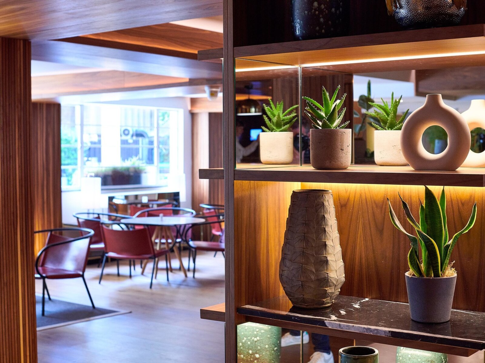 35 BAR AND LOUNGE