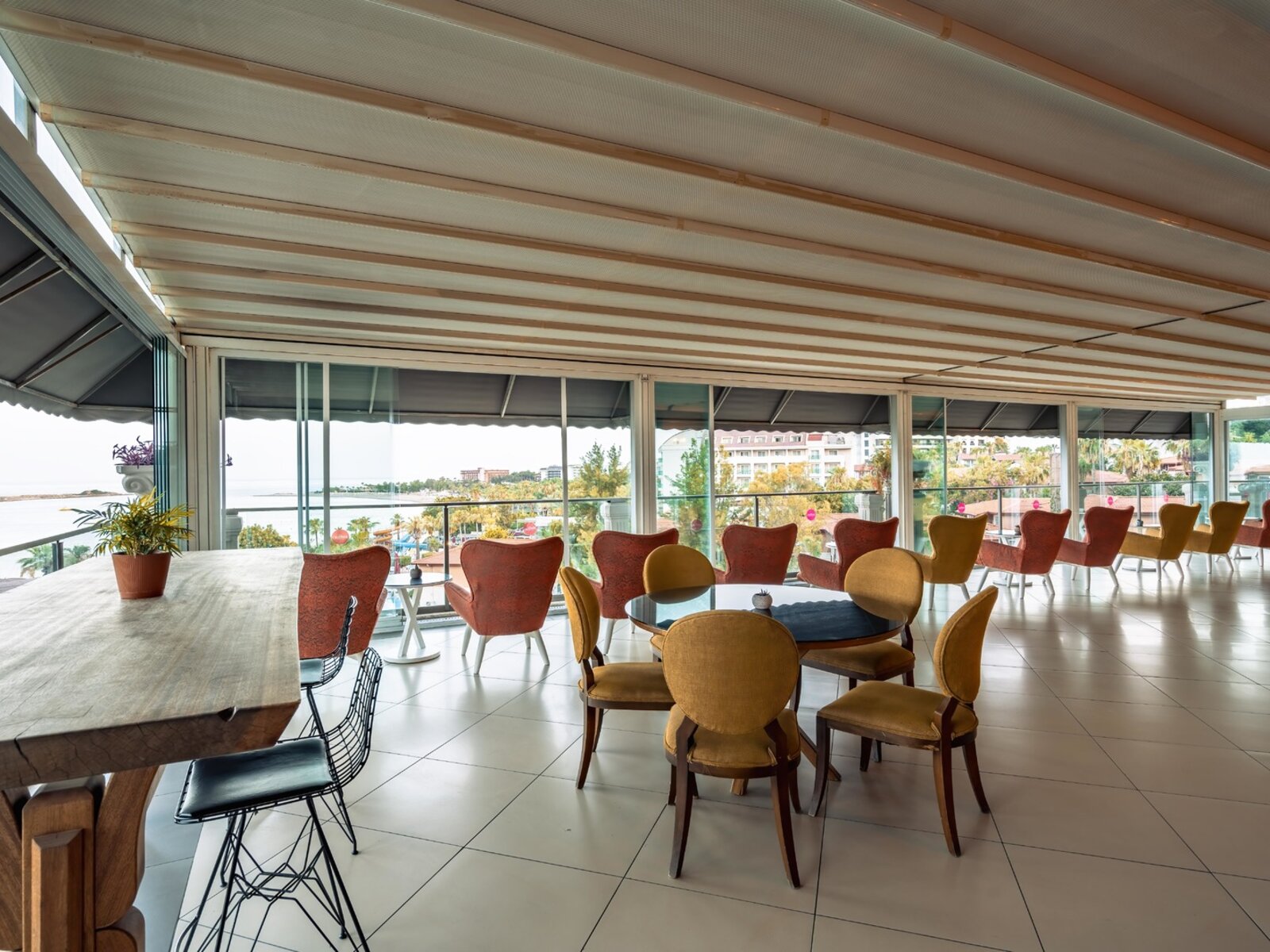 LOBBY BAR
