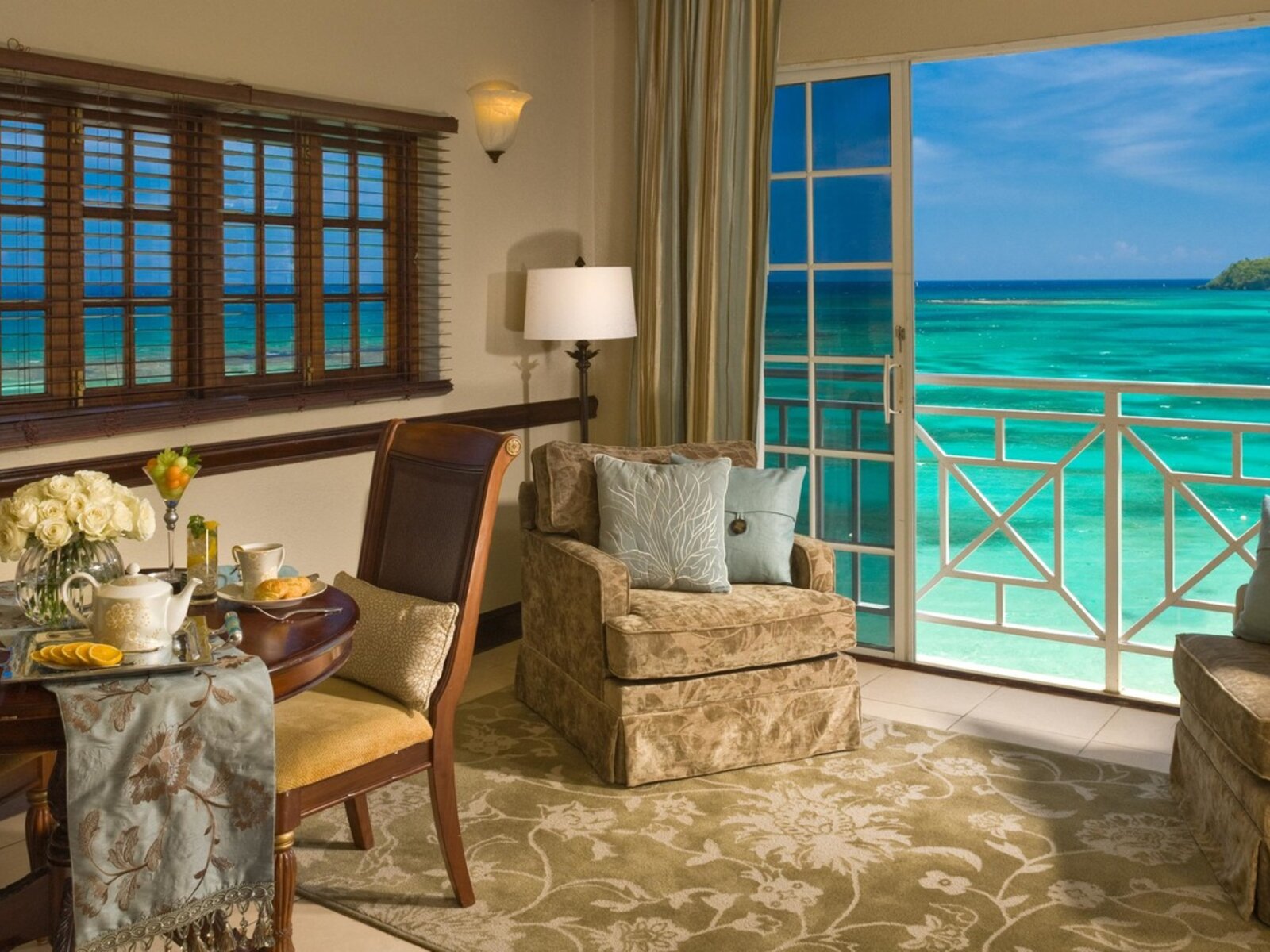 Wohnbeispiel Royal Monarch Oceanfront Butler Suite-LR