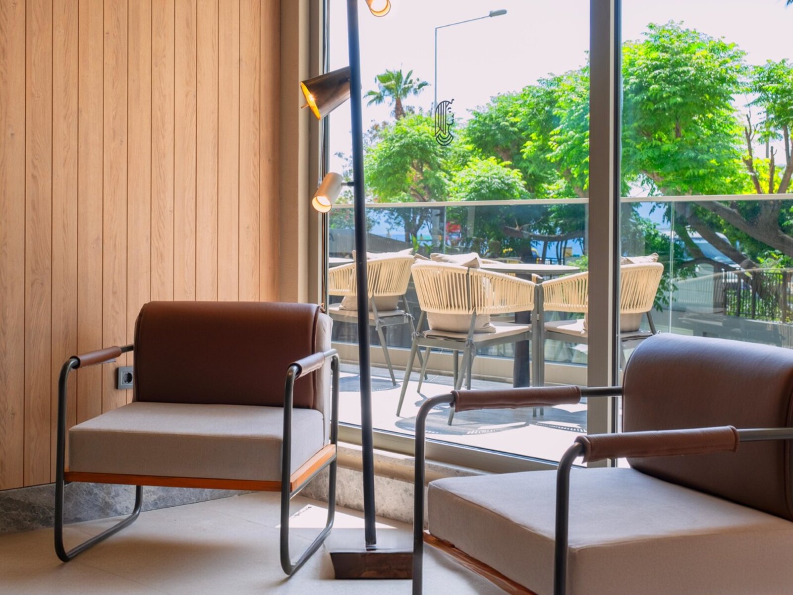 Leo's Cafe - Patisserie