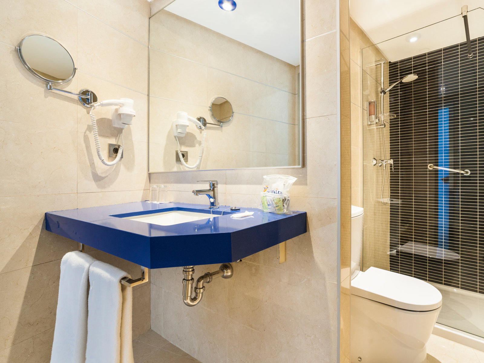 Wohnbeispiel DOUBLE STANDAR (3 ADULTS)