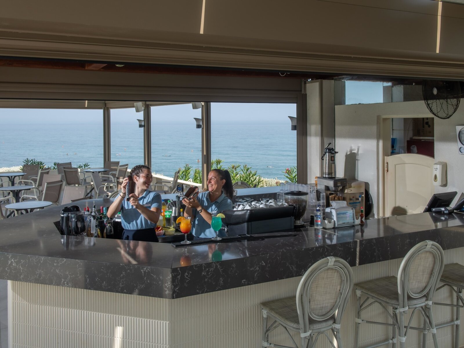 Pool Bar