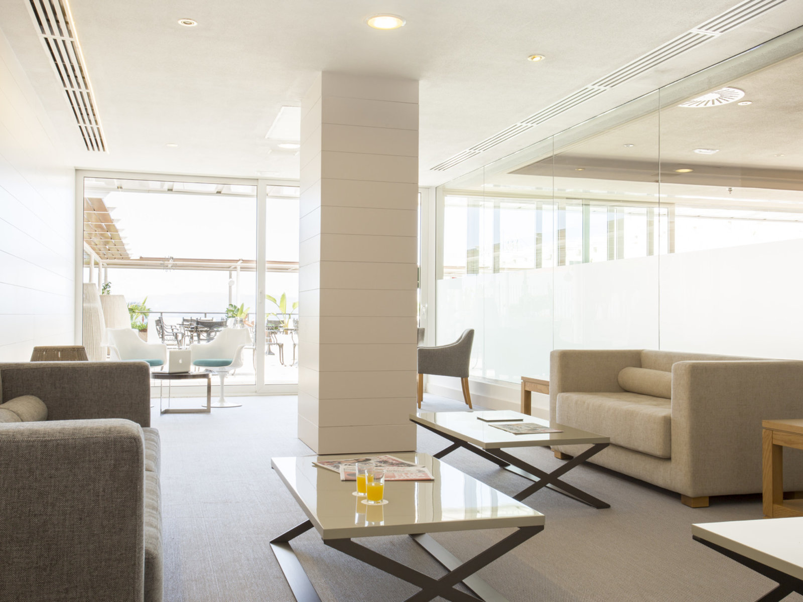 Platinum Lounge (only P. Club guests)