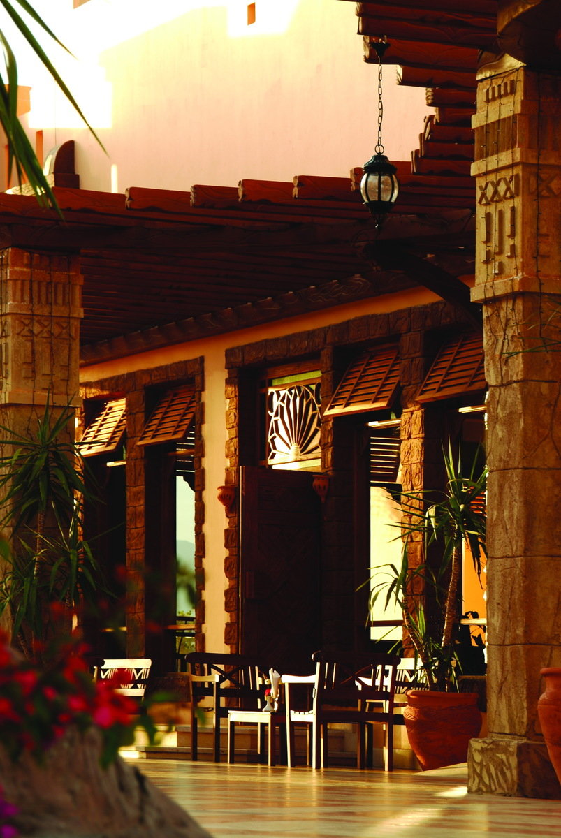 Sea Life Lobby Bar
