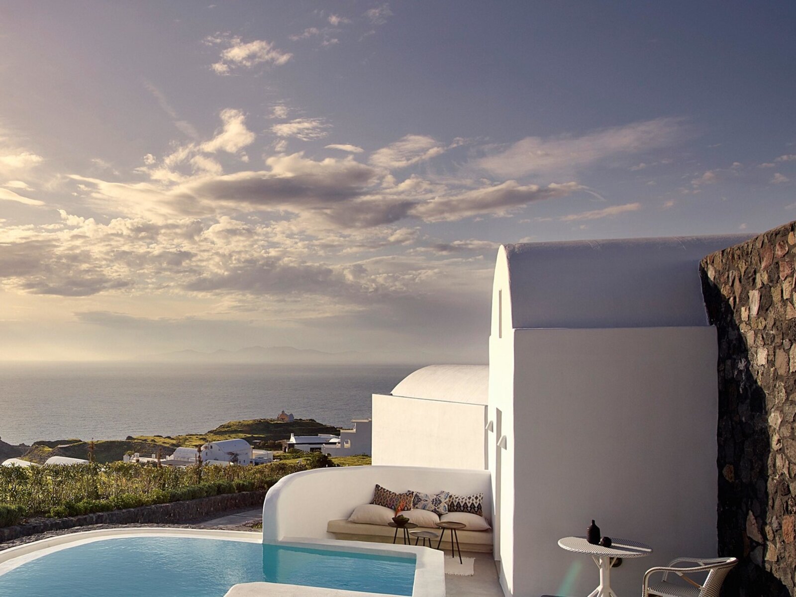 Wohnbeispiel Two Bedroom Sunset  Sea View Suite with pool