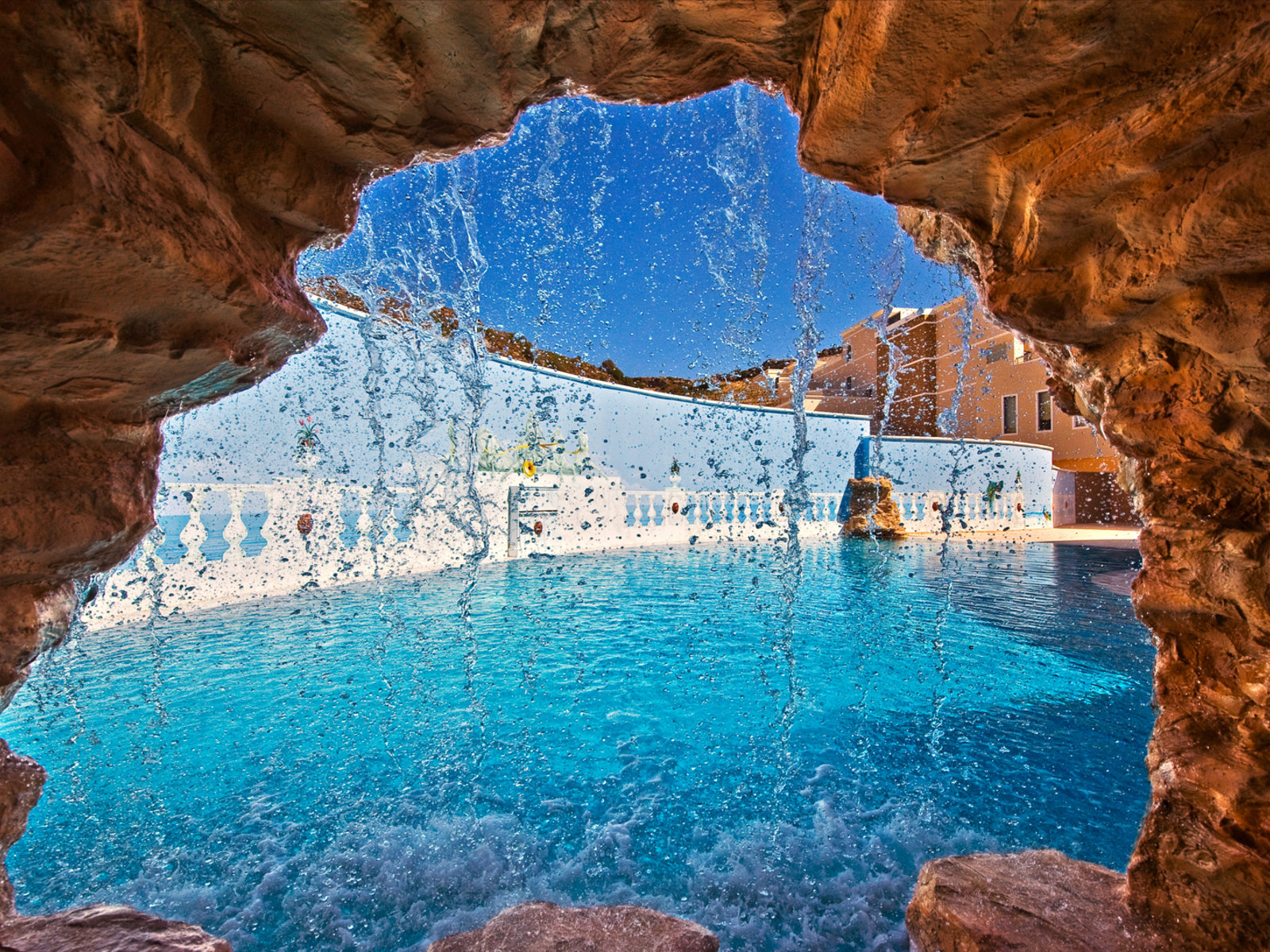 SPA OUTDOOR SWIMMING POOL
