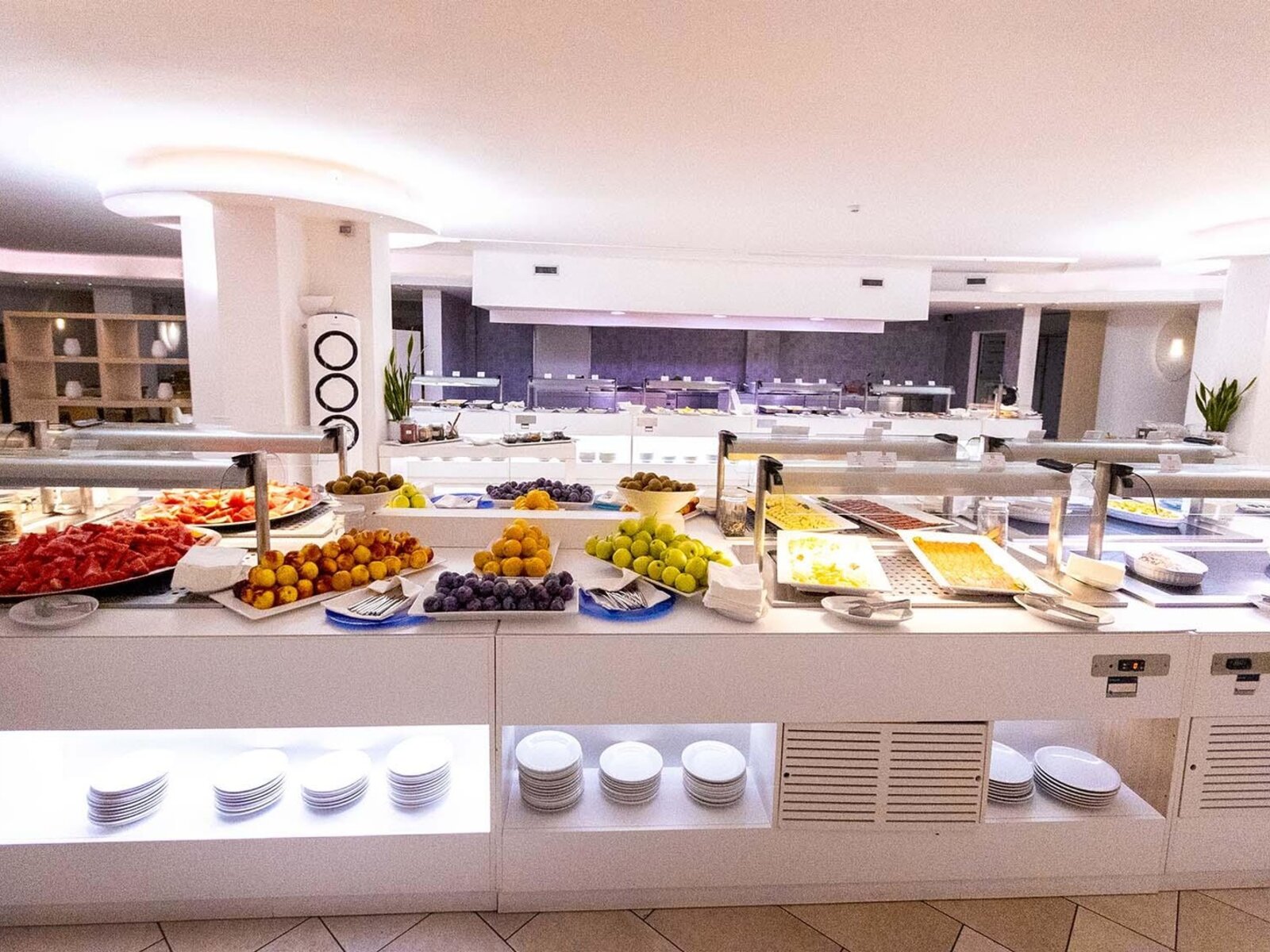 MAIN RESTAURANT