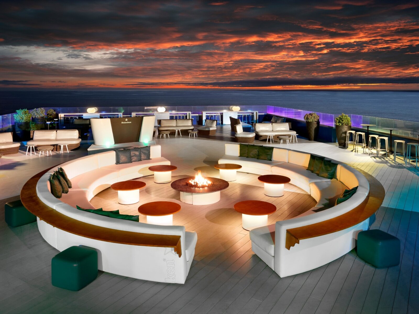 The 16TH (Sky Lounge Bar)