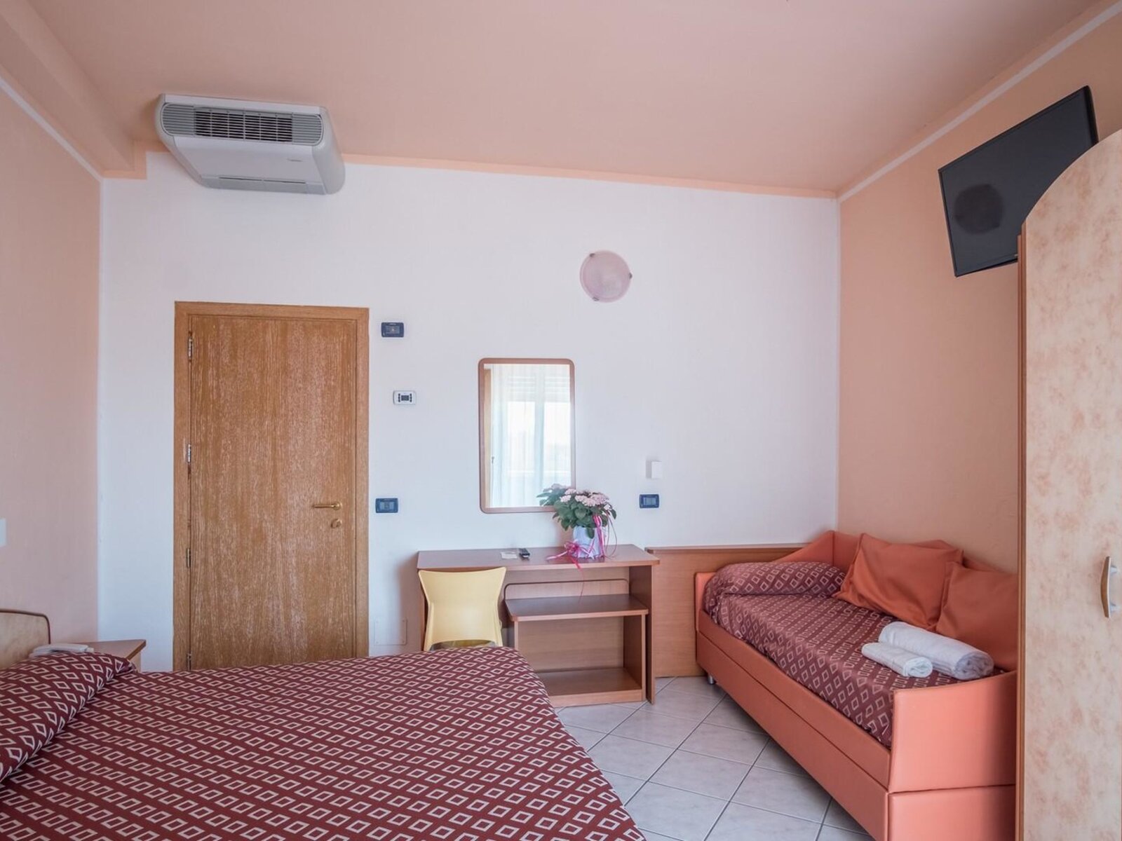 Wohnbeispiel DZ, 2-4 Pers., Balkon