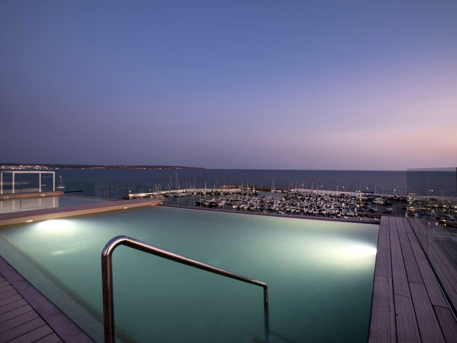 Roof top pool