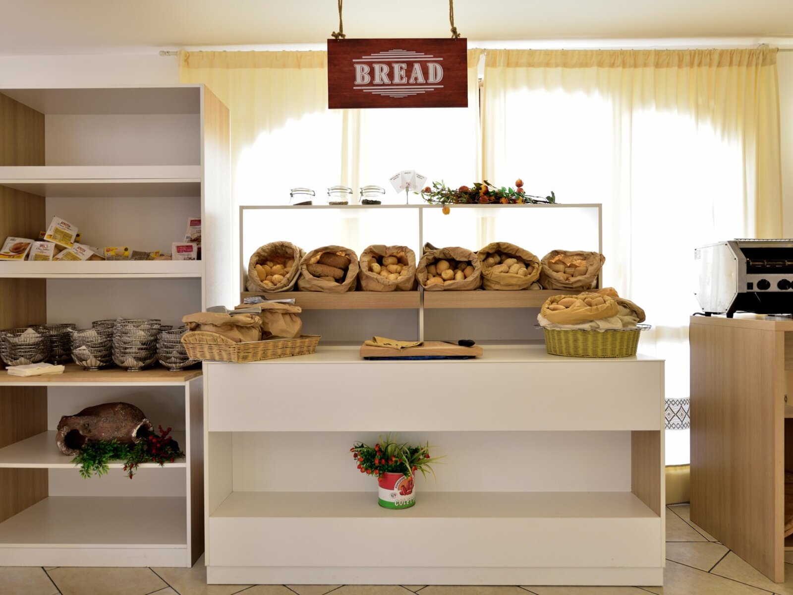 MAIN RESTAURANT