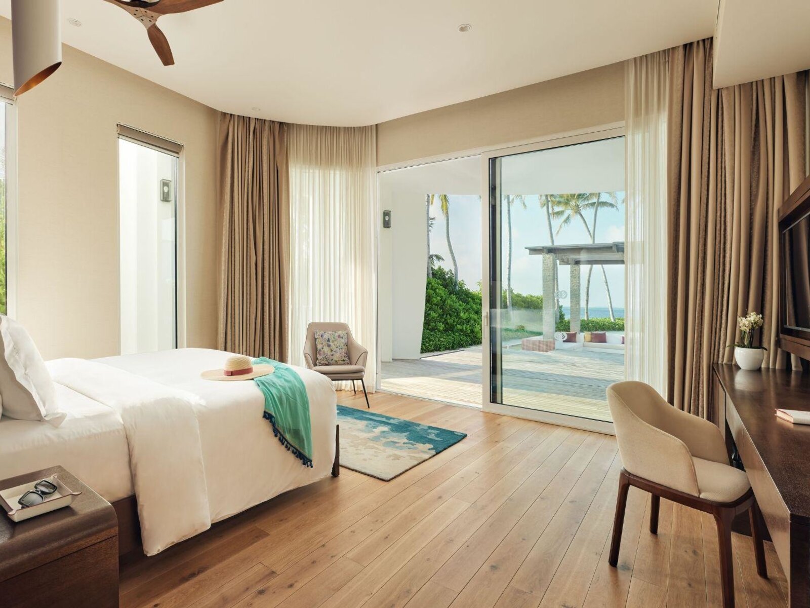 Wohnbeispiel Three Bedroom Beach Retreat with Pool