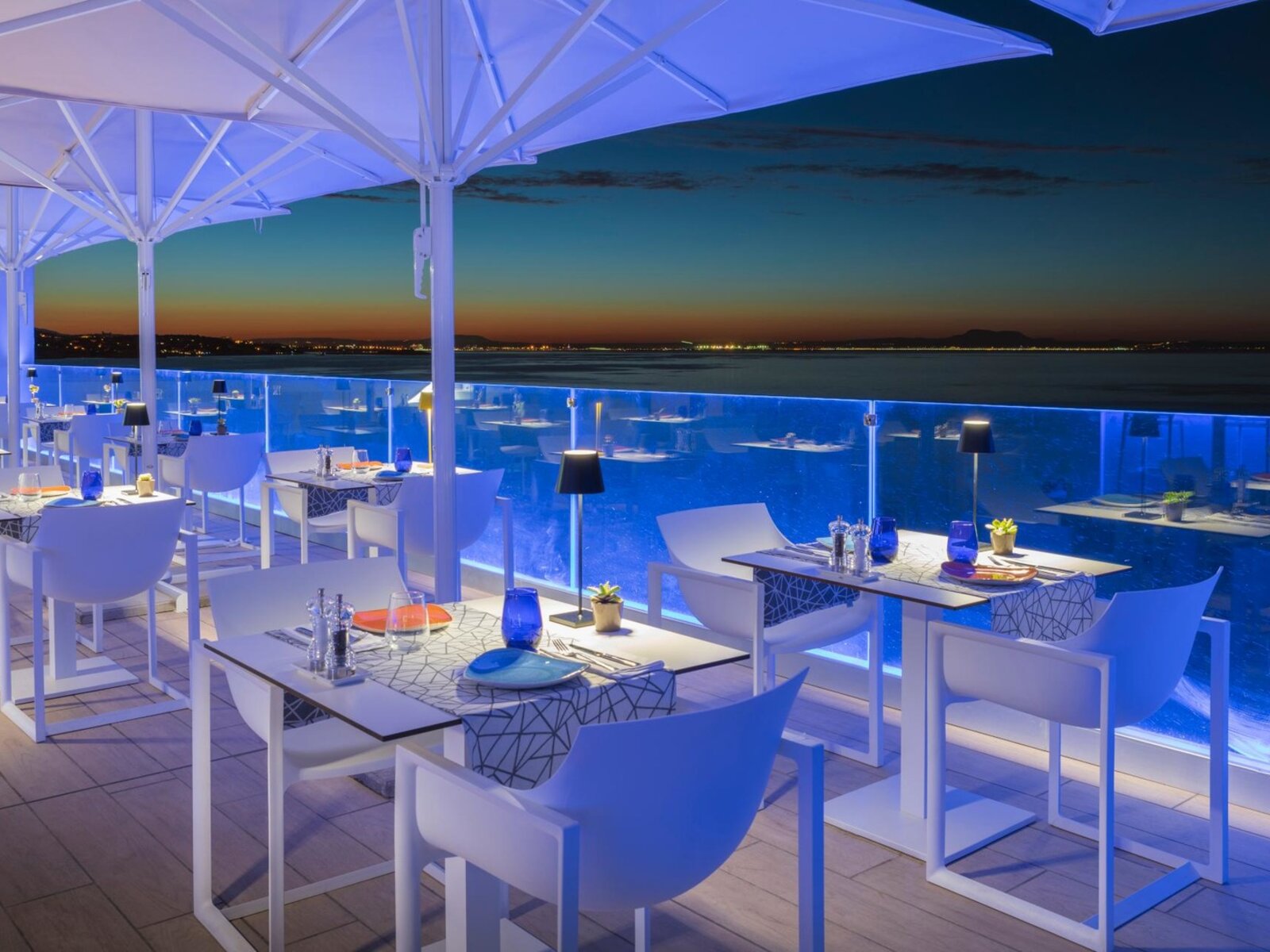 THE BOW LOUNGE BAR & RESTAURANT