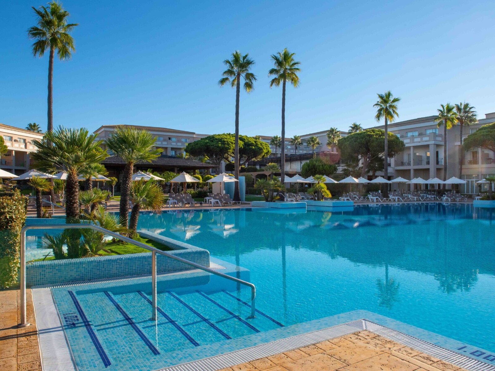 PISCINA PONIENTE