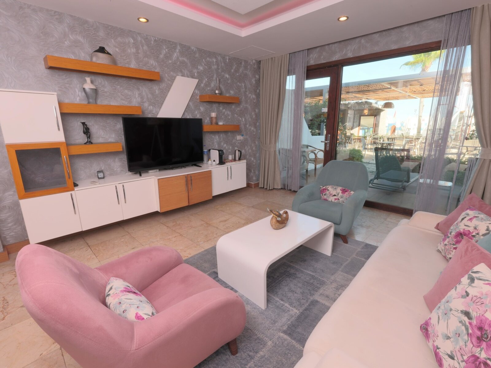 Wohnbeispiel Senior Suite with Seperate Livingroom