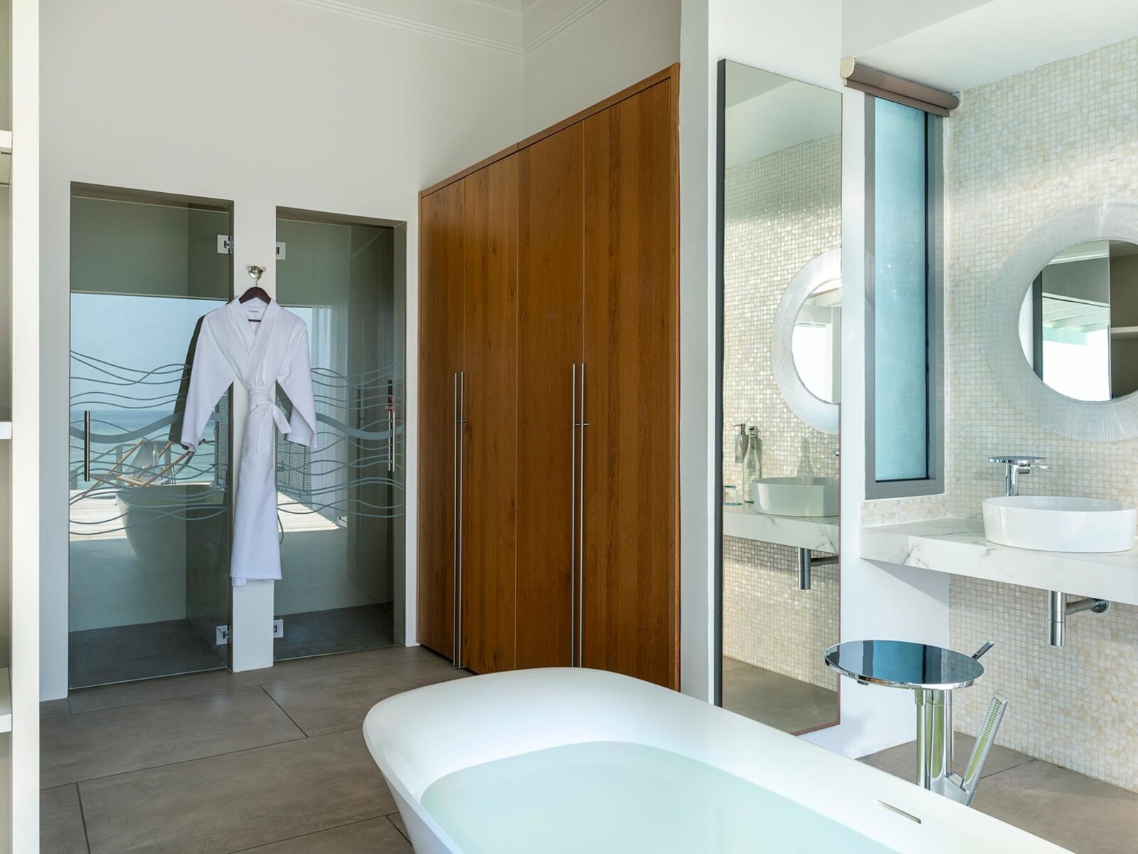 Wohnbeispiel Thundi Water Villa with Pool