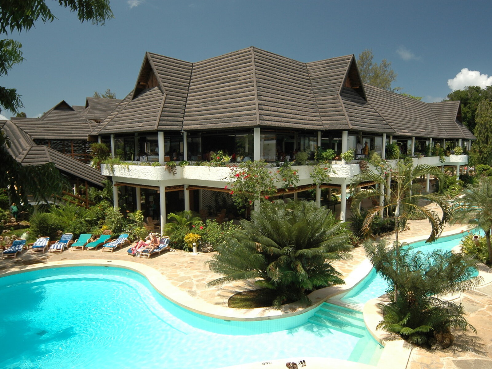 travellers beach hotel bamburi