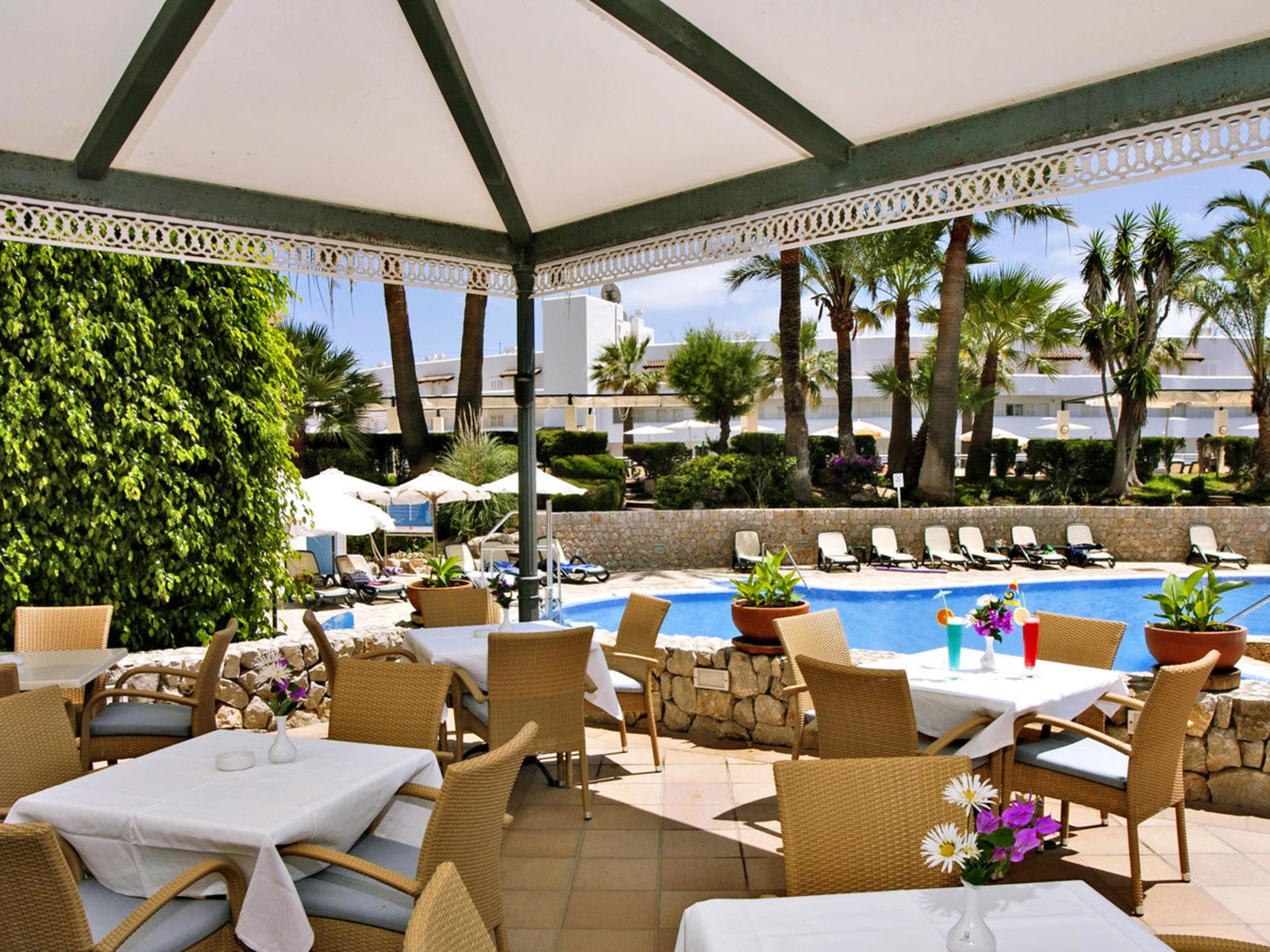 pool bar