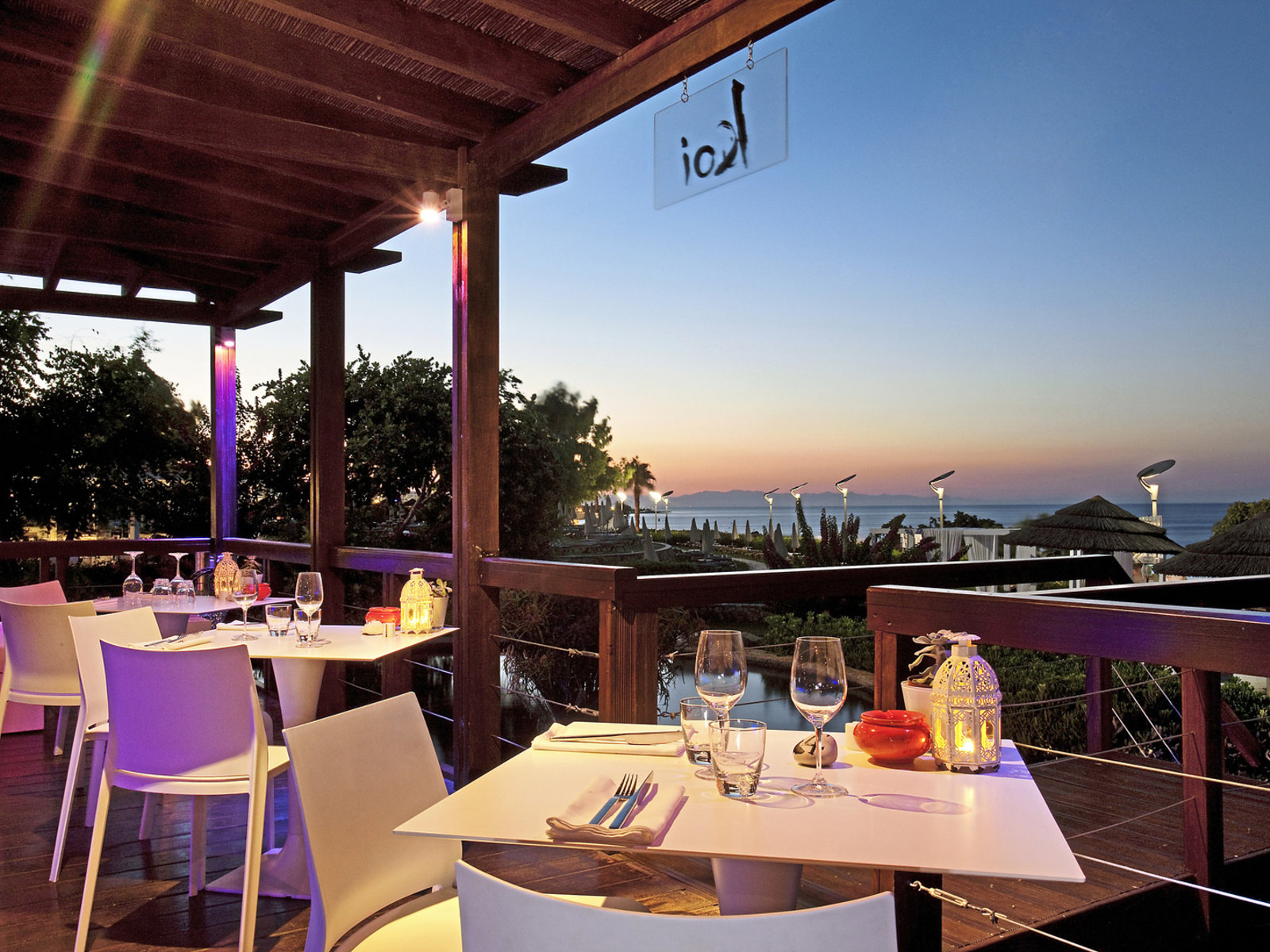 KOI lounge bar and a la carte