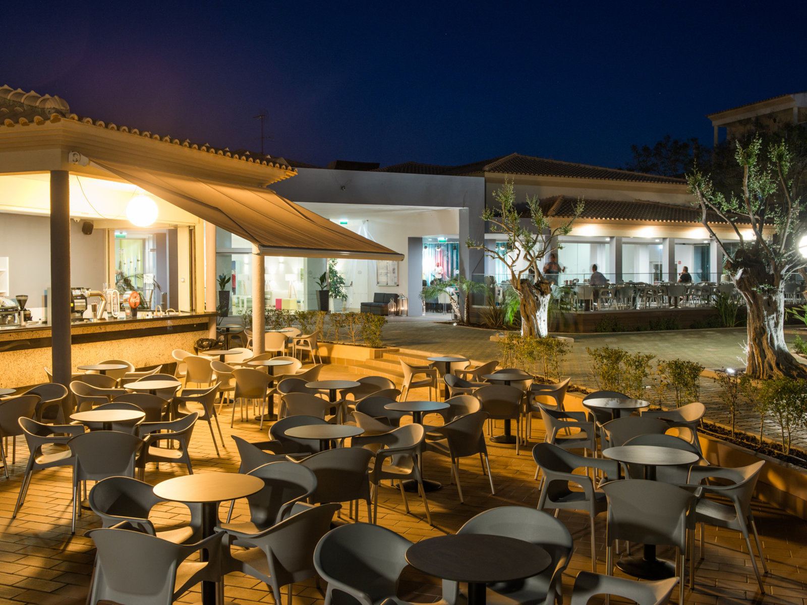 Pool Bar