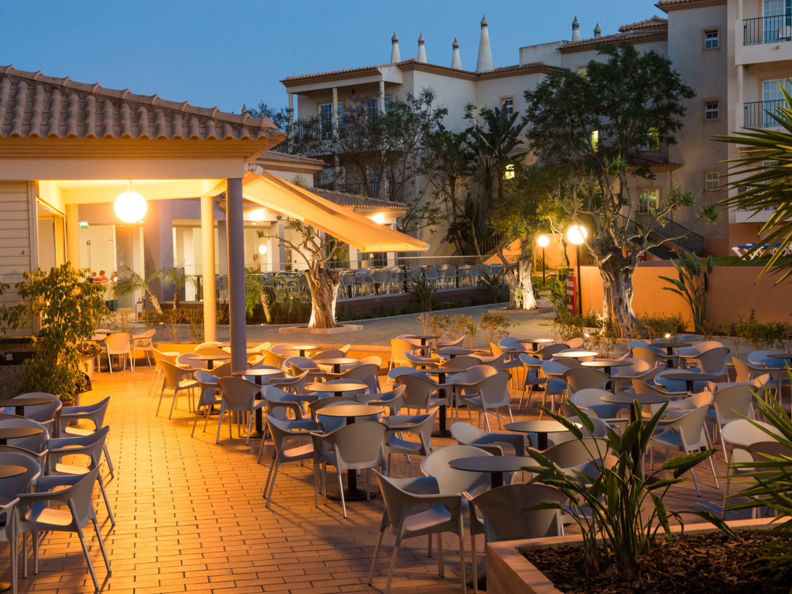 Pool Bar