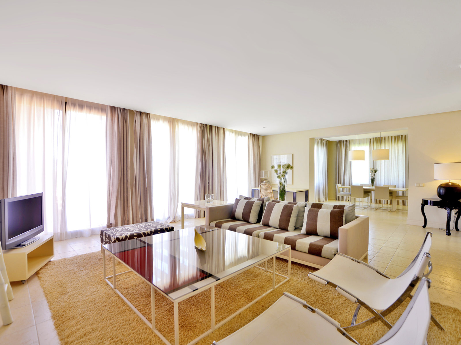 Wohnbeispiel 3 Bedrooms Luxury swimming pool